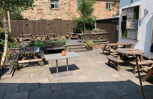 Tarvin Bed & Breakfast | George and Dragon