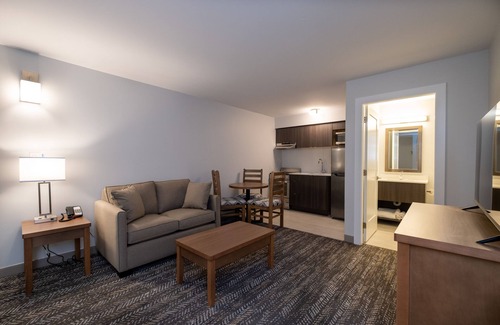 Surrey Hotel | George Point Inn