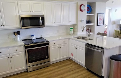 Thomas Drive Condo | Georgeous 2-Bedroom; Disc Fall Rates! Spect Gulf Views; Beach Chair Serv Incl.