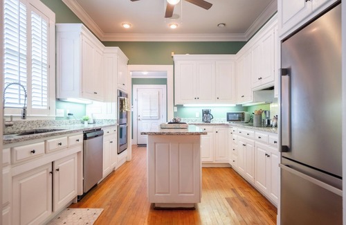 Valdosta House | Georgia Park Gem: Historic Home with Pool