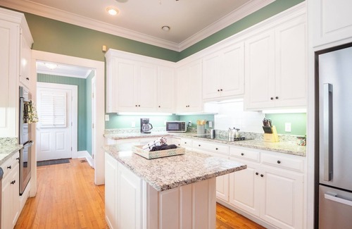 Valdosta House | Georgia Park Gem: Historic Home with Pool