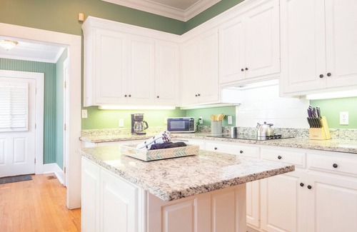 Valdosta House | Georgia Park Gem: Historic Home with Pool