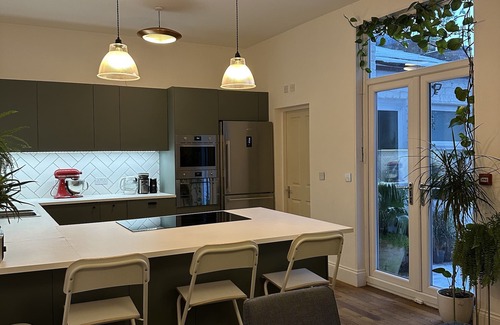 Liverpool House | Georgian holiday House-5BR+patio+free parking