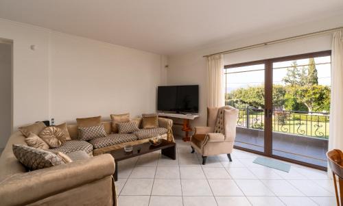 Aigialeia Apartment | Georgias paradise villa and Garden