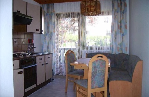 Lehen Apartment | Geräumige Ferienwohnung mit zwei eigene Balkone und Grillmöglichkeit im Garten