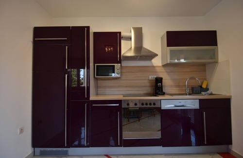 Liznjan House | Geräumiges Ferienhaus mit Großer Überdachter Terrasse. Ideal für Große Familien