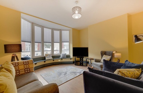 Porthcawl House | Ger y Mor - Two Bedroom House, Sleeps 4