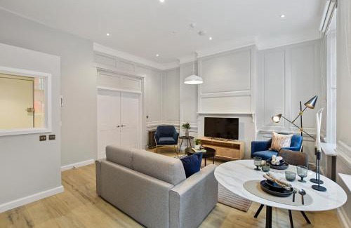 Chinatown Apartment | Gerrard Place by Aeria Apartments