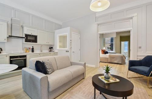 Chinatown Apartment | Gerrard Place by Aeria Apartments