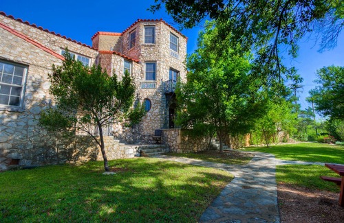 Hunt House | Get away at Mo-Ranch!