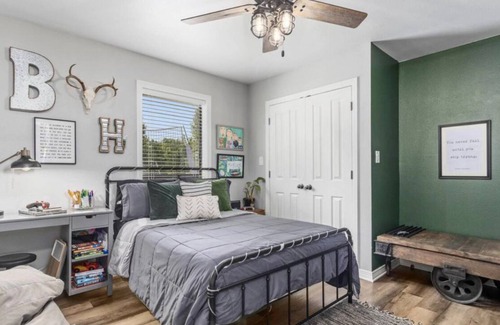 Henderson County House | Get away in East Texas! A house and 10 acres to Escape to - 1 hour from Dallas