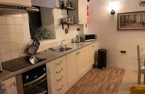 Lanhydrock Cottage | Get Cosy in this Beautiful Dog-Friendly Cottage with Log Burner & Hot Tub