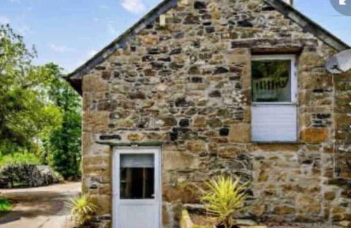 Lanhydrock Cottage | Get Cosy in this Beautiful Dog-Friendly Cottage with Log Burner & Hot Tub