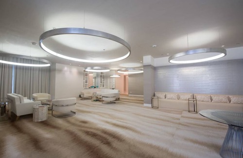 Nassau Hotel | Get Ready for Blissful Getaway! Pools and Water Park! Pet-Friendly Property!