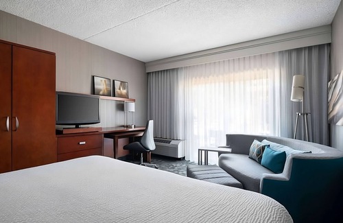 Camelback East Hotel | Get Ready for Blissful Getaway! Pet-Friendly, w/Outdoor Pool, Near Zen Garden