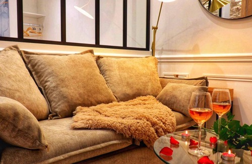 Chartres Apartment | Getaway at Le Petit Paris - Cocoon & Spa & Sauna