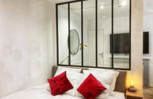 Chartres Apartment | Getaway at Le Petit Paris - Cocoon & Spa & Sauna