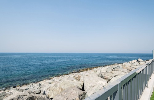 Sharm Villa | Getaway Deal 3BR w/Outdoor Jacuzzi + Scenic Views, Al Dana Island by Deluxe Holiday Homes