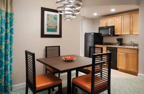 Paradise Island Resort | Getaway Resort on Paradise Island 12/16-12/23 w/free waterpark bracelets up to 4