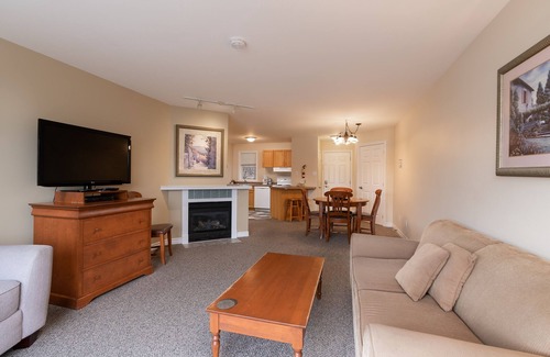 Haliburton Apartment | GetAways At Haliburton Heights