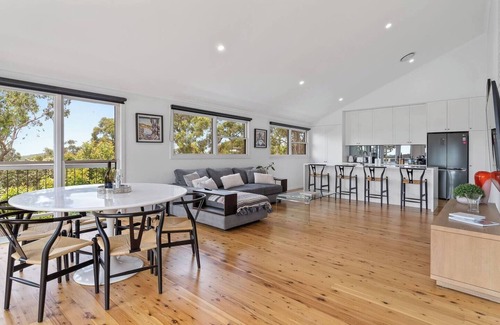 Macmasters Beach House | Getawayz NSW - 'Aarini Cottage' - 600m to stunning MacMasters Beach, Coastal Walks & Cafes