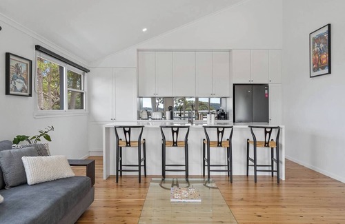 Macmasters Beach House | Getawayz NSW - 'Aarini Cottage' - 600m to stunning MacMasters Beach, Coastal Walks & Cafes