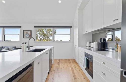 Macmasters Beach House | Getawayz NSW - 'Aarini Cottage' - 600m to stunning MacMasters Beach, Coastal Walks & Cafes
