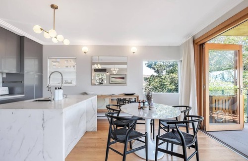 Kirribilli Apartment | Getawayz NSW - Heatherbrae I - Luxurious 3 Bed Apartment, World Class Harbour Bridge Views.