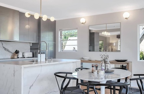 Kirribilli Apartment | Getawayz NSW - Heatherbrae I - Luxurious 3 Bed Apartment, World Class Harbour Bridge Views.