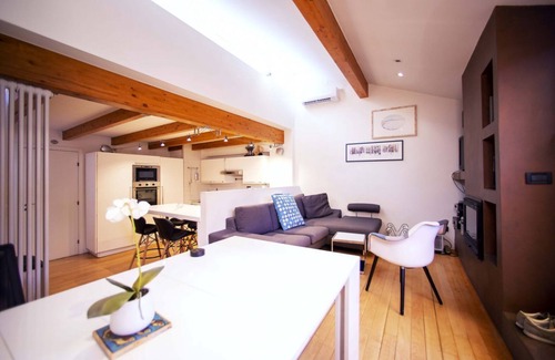 Historic Center Apartment | GetTheKey Borgo Suite