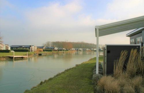 Wemeldinge House | Gezellig ingerichte woning met uitzicht op het meer 32