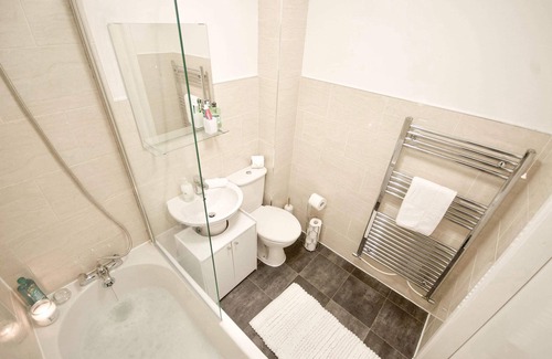 Coventry Apartment | GF Apartment With Secure Gated Parking