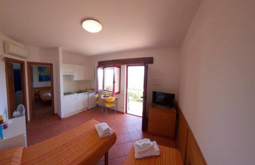 Formia Apartment | Giada Casa Vacanze - Appartamento con 2 Camere da Letto, Balcone e Vista Mare
