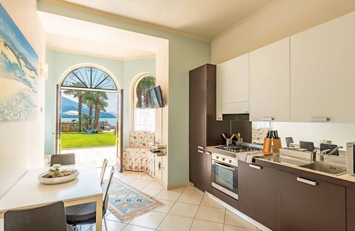 Domaso Apartment | GiardinoLago Azzurro Holiday flat on the lake with pool