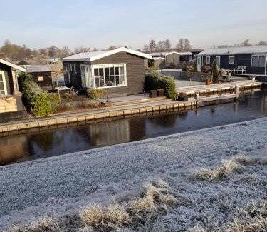Giethoorn Ski Chalet | Giet Oan gelegen op Resort Venetië