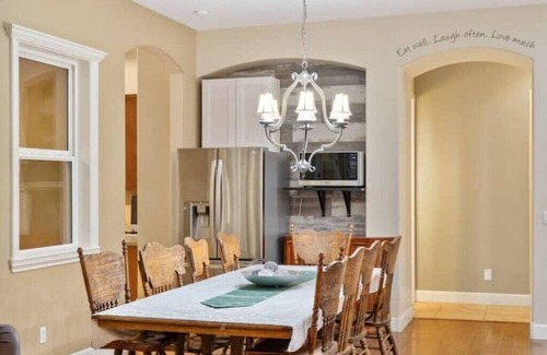 Gilbert House | Gilbert Royalty-Heated Pool, Spa, Home Theaternn