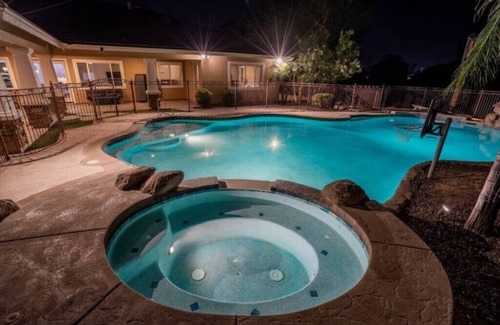 Gilbert House | Gilbert Royalty-Heated Pool, Spa, Home Theaternn