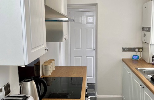 Gillingham House | Gillingham cosy 3 bedroom with free WiFi & parking