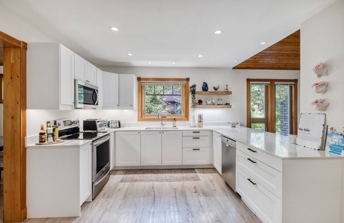 Gimli Cottage | Gimli Lakefront Cottage