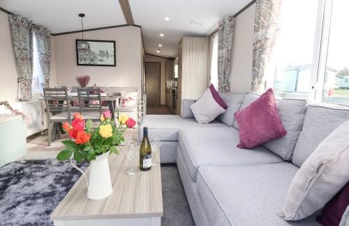 West Heslerton House | Ginger Fox Lodge