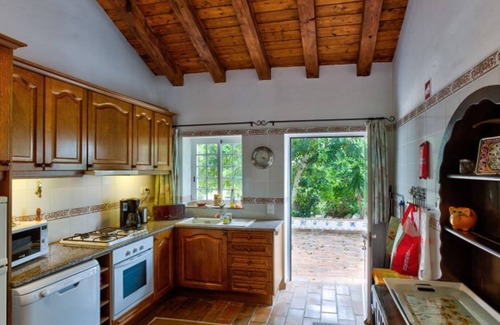 Alcalar House | Girassol Apartment in Quinta Velha by LovelyStay