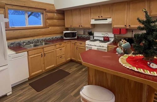 Alyeska Cabin | Girdwood Chalet with views of Alyeska