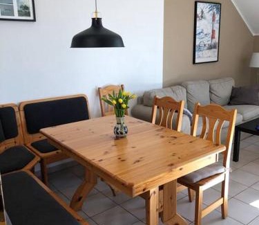 Wenkendorf Apartment | "Giseldas Rosen" - Allergikerfreundliche Ferienwohnung mit Wintergarten