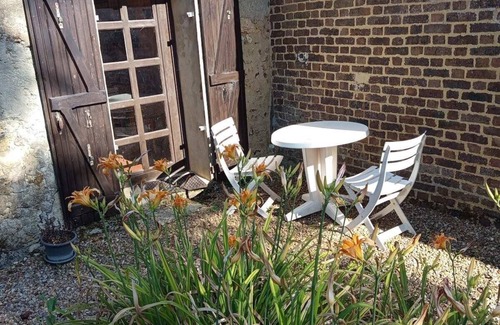 La Bazoche-Gouet House | Gite at Le Petit Horizon. Quiet old farmhouse