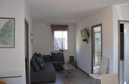 Lagorce House | Gite avec barbecue et terrasse clos