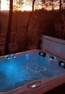 La Caravane House | GITE AVEC SPA JACUZZI au cœur de Provence Côte d'Azur