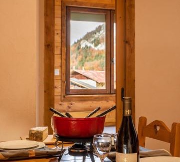 Sixt-Fer-a-Cheval Apartment | Gite Balnéo La Pomme de Pin