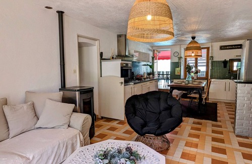 Bougnon Cottage | Gite Bougnon, 4 bedrooms, 9 persons