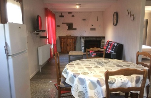 Taintrux House | Gîte chez Lucie : Detached house in the countryside