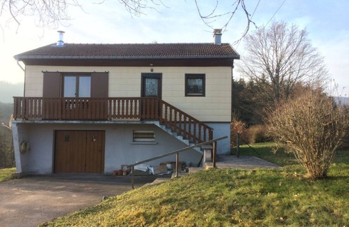Taintrux House | Gîte chez Lucie : Detached house in the countryside